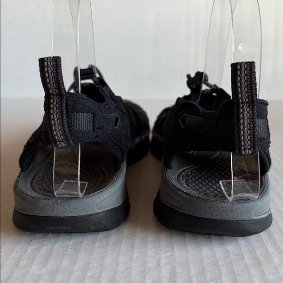 Keen Black And Gray Whisper Waterproof Hiking Sandals - Picture 8 of 11